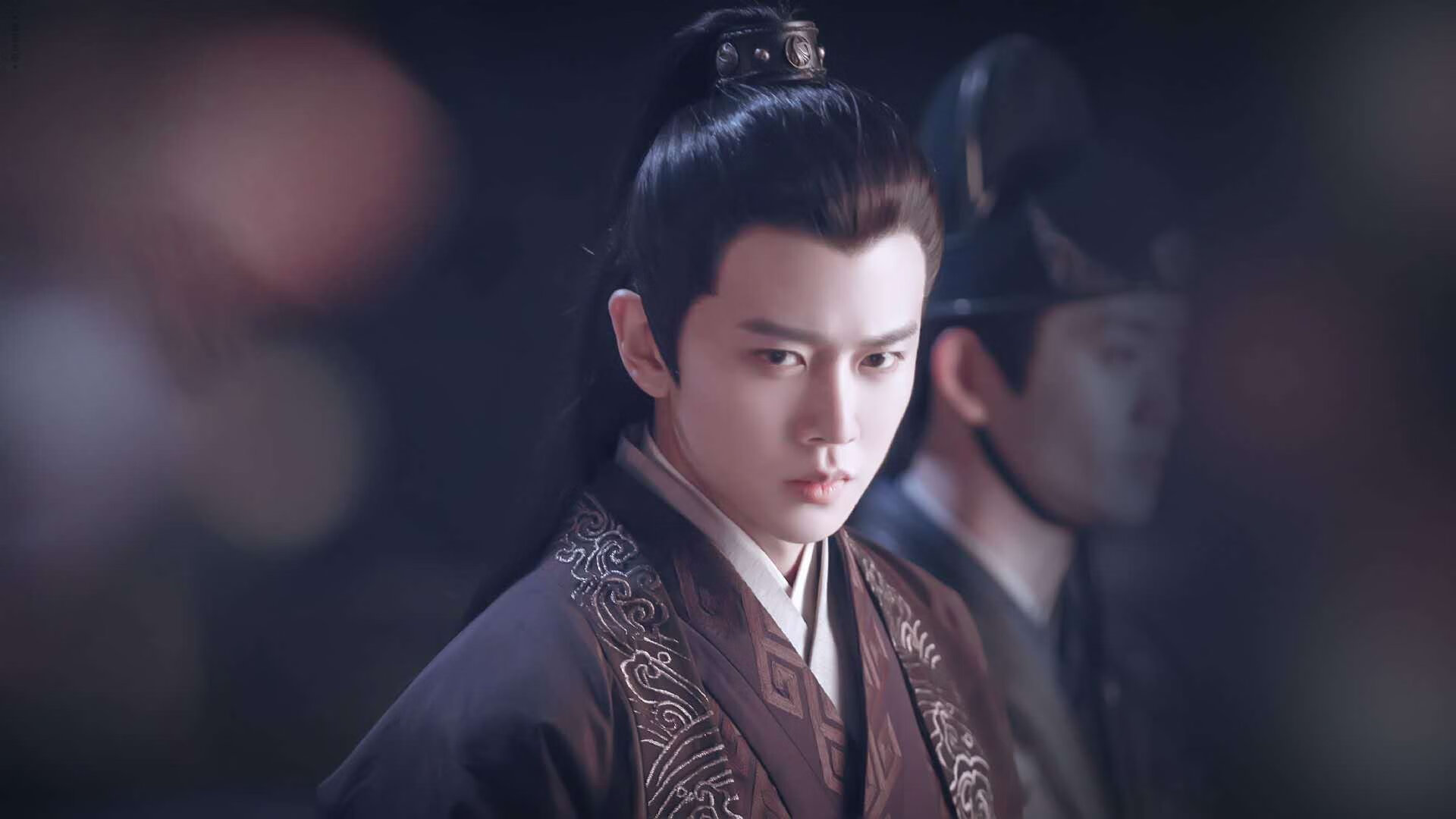 九游游戏中心-中国足球俱乐部支持球员多维兴趣发展方向，对中国足球俱乐部改为中性名称现象分析